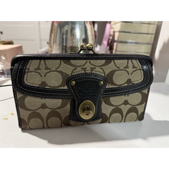 Coach Legacy Kisslock Stripe Wallet Turn Lock - Picture 1 of 8